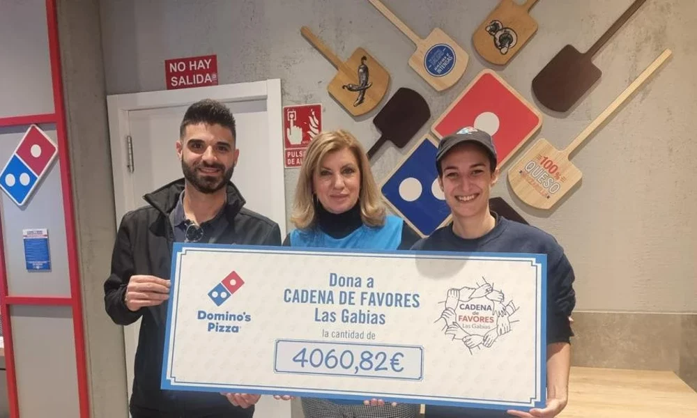 La franquicia Domino’s Pizza dona más de 4.000€ a Cadena de Favores Las Gabias